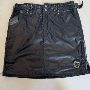SKEA Women's black mini skirt